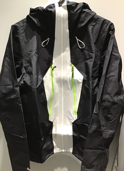 破格の70%off  万能防水アウター！
