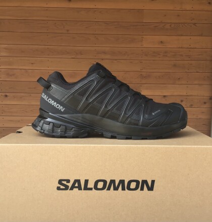   待望のXA PRO 3D v8 GORE-TEX(women)のBLACK入荷しました！！