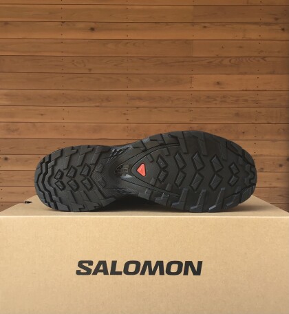   待望のXA PRO 3D v8 GORE-TEX(women)のBLACK入荷しました！！
