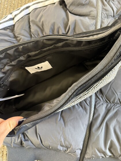 大人気で入手困難！？adidasアウター入荷しました💖💖