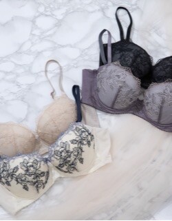 背中すっきりブラ　新色登場