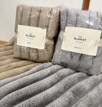 ❄️CLEARANCE SALE開催中❄️ふわふわな肌触りのスロー・ブランケットが30%OFF✨