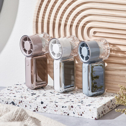 ✨🌈GOLDEN WEEK SALE開催中🌈✨手のひらサイズの話題のミニハンディファン🤲🏻🌬️