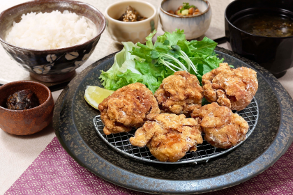 ♪辛子醤油がいい感じ♪ サクッとジューシ～！ 越玄一斗【若鶏の極み唐揚げ御膳✨
