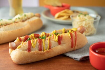ワンハンドフードの定番『ホットドック』あります！！