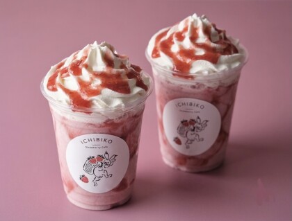 いちごミルクフラッペ🍓🥛