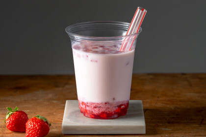 いちごの果肉たっぷり🫧 いちびこミルク🍓🥛´-