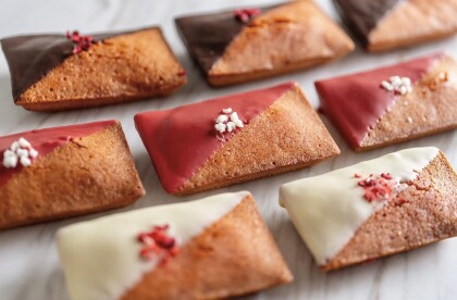 バレンタインにおすすめ💖 チョコがけいちごフィナンシェ販売中🐇🍓