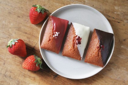 バレンタインにおすすめ💖 チョコがけいちごフィナンシェ販売中🐇🍓