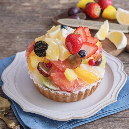 4月は「紅ほっぺ」や「日向夏」のタルトが登場