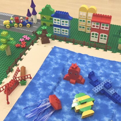 【未就学児向けワークショップ】ブロックあそび ～海辺のまちをつくろう！🌊～