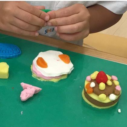 【秋のおすすめワークショップ🍂】こむぎねんどで「ケーキやさん」になりきろう！🍰