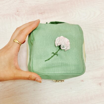 【刺繍ワークショップ】カーネーションのリボン刺繍ポーチをつくろう！🧶