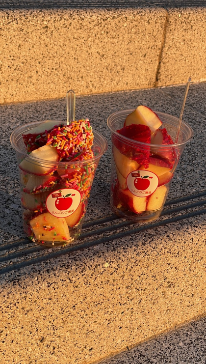見た目もかわいい！ホワイトチョコりんご飴、今すぐチェック！