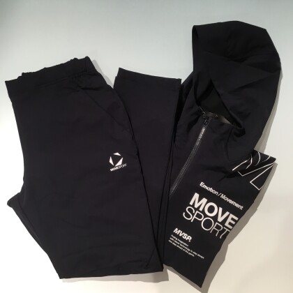 暖かさと動きやすさを両立したアクティブスーツ