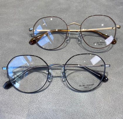 ✨【新入荷】小顔効果メガネ✨